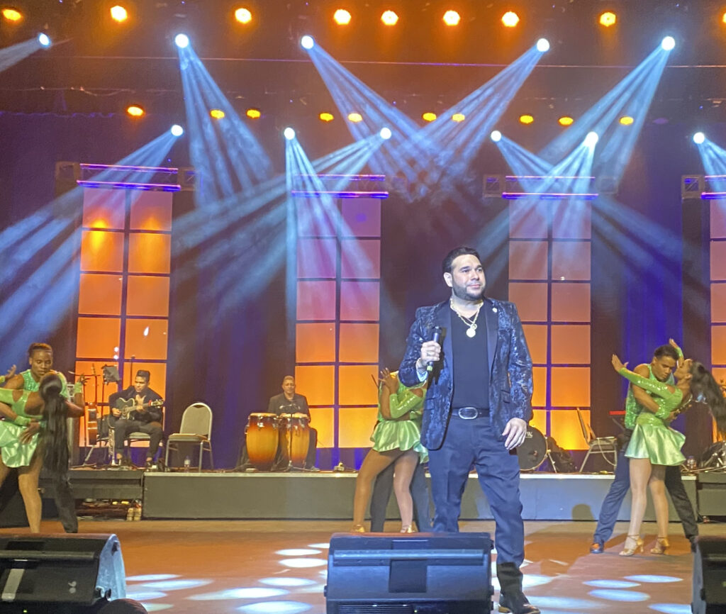 Bachata shone on Saturday at the Teatro La Fiesta