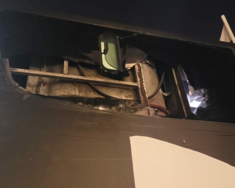 Barras from Cerro Porteño attack the Olimpia bus