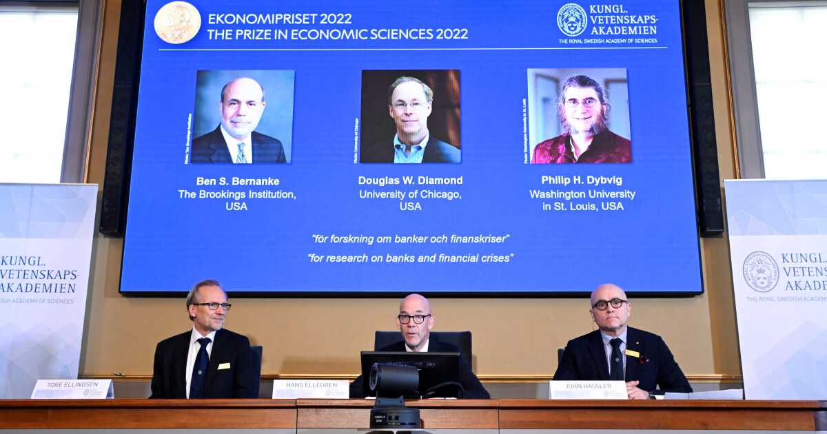 Ben Bernanke, Douglas Diamond and Philip Dybvig receive the Nobel Prize in Economics