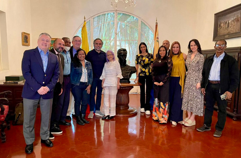 Benedetti met with associations of Colombians in Venezuela