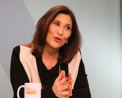 Beth Goulart is present at Sem Censura this Monday