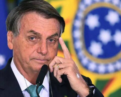 Bolsonaro says he will win in the first round