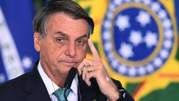 Bolsonaro says he will win in the first round