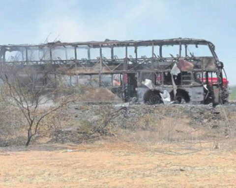 Bus with 64 Venezuelans returning to the country caught fire in Peru