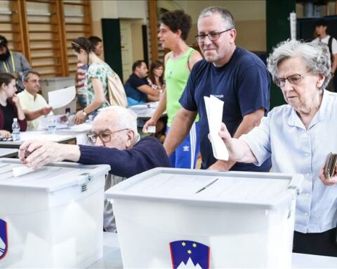 Calm and low turnout in the Slovenian presidential election