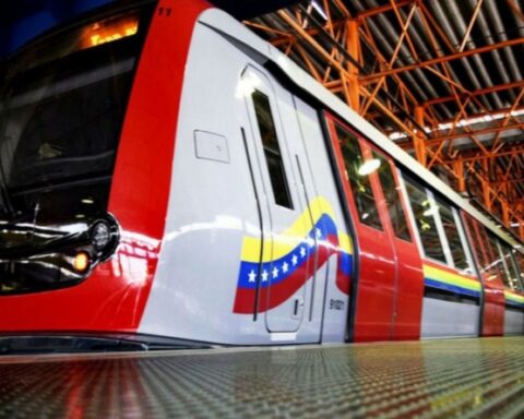 Caracas Metro enables a temporary single track to solve a breakdown in one of the trains