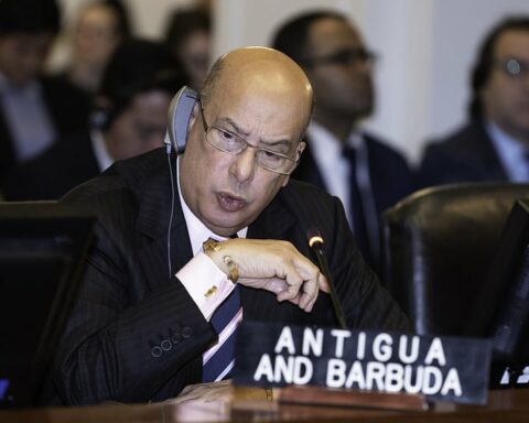 embajador Ronald Sanders