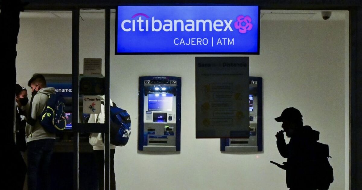 Carlos Slim or Germán Larrea, who will stay with Banamex?