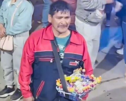 Carlos, the candy seller who went viral by crying over a song in concert