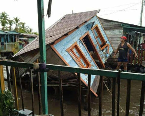 Chavismo commits to rebuild the 31 collapsed stilt houses in Zulia