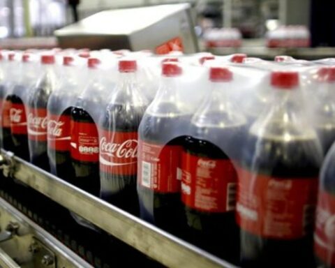 Coca-Cola raises its annual revenue and profit forecasts due to price hikes