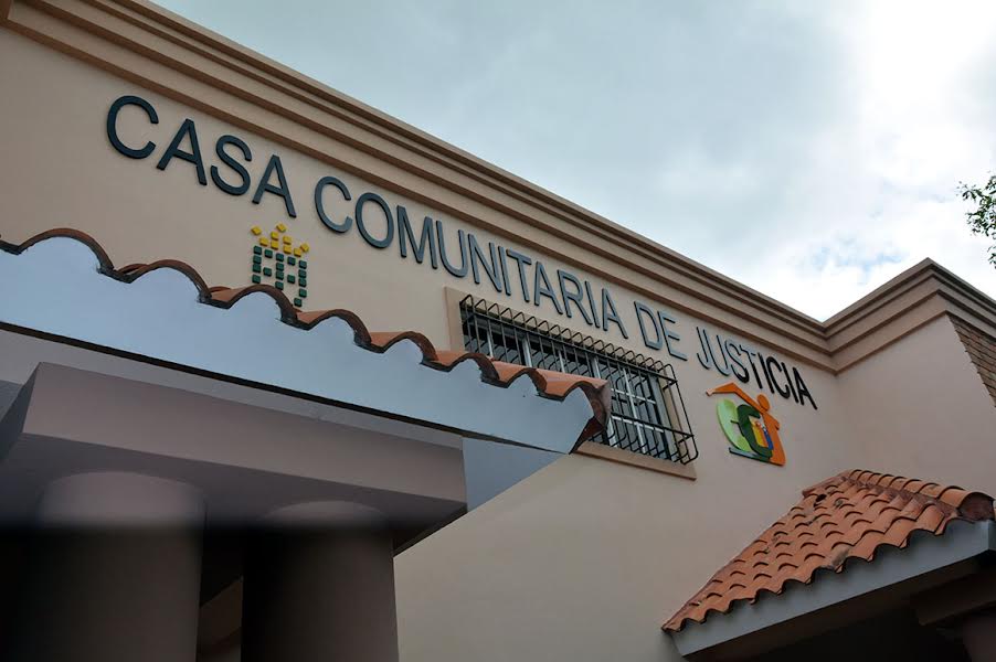 El Ayuntamiento del Distrito Nacional, la Fiscalía del Distrito Nacional y el movimiento cívico no partidista Participación Ciudadana, con el auspicio de la Agencia de los Estados Unidos para el Desarrollo Internacional (USAID), inauguraron la octava Casa comunitaria de Justicia, en el empobrecido sector de la Ciénaga, que servirá como un centro de mediación y conciliación de conflicto.Santo Domingo, RD4 DE AGOSTO, 2015FOTO: Orlando Ramos