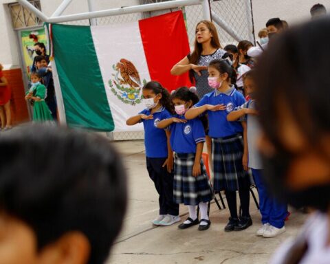 Coneval: budget cuts lagged behind education in indigenous population