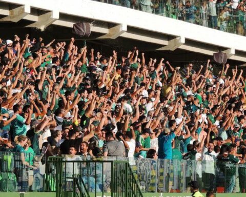 Controversy over single fans makes STJD suspend Goiás x Corinthians