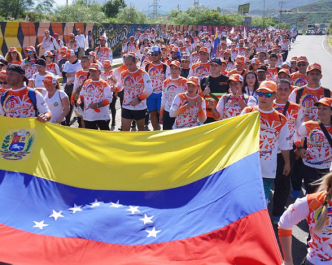 Conviasa celebra liberación de tripulantes de Emtrasur con caminata