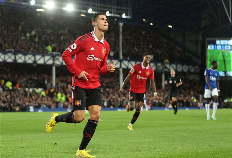 Cristiano Ronaldo scored his 700th club goal to give Manchester United victory