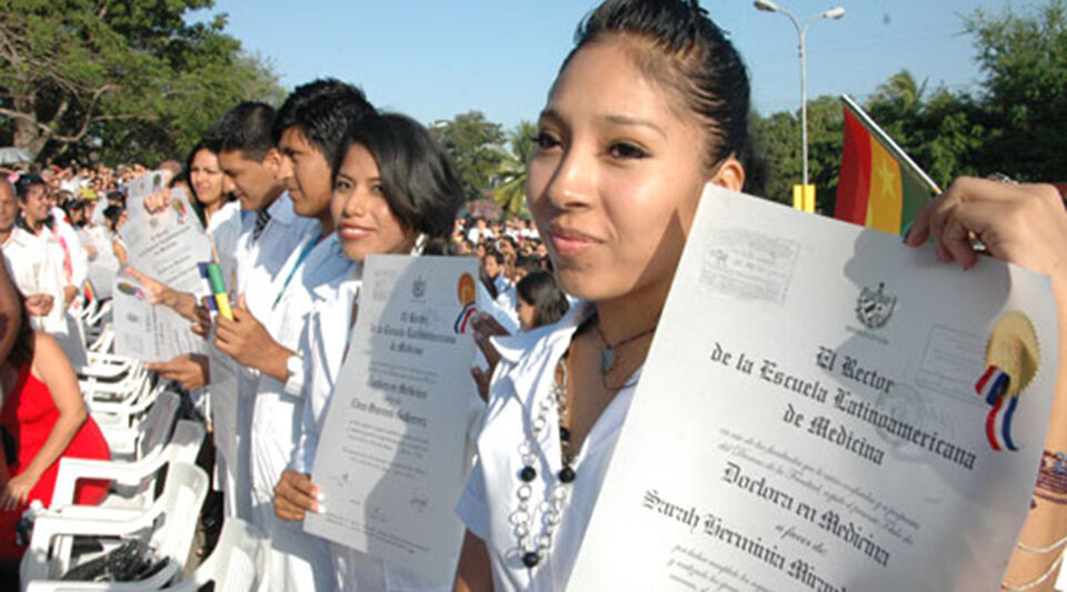 Cuba charged Bolivia millions of dollars for 5,000 scholarships "free" of Medicine