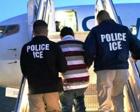 Inmigrantes cubanos, Deportación I220B