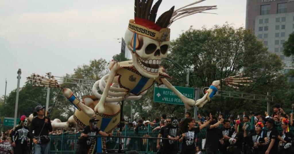 Day of the Dead parade in CDMX brings together thousands of residents and tourists