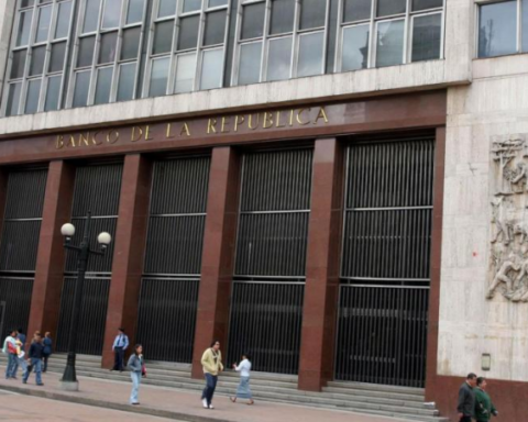 Decisions of the meeting of the Board of Banco de la República