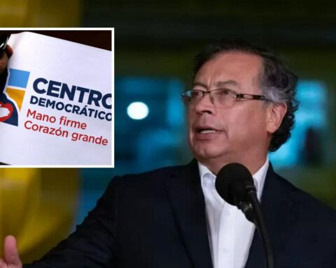 Democratic Center recognizes that Petro was a "historical change"but with the price of the dollar