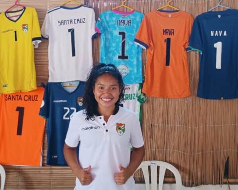 Desireé Nava, the young woman who travels six hours a day to fulfill her dream of being a professional goalkeeper