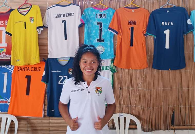 Desireé Nava, the young woman who travels six hours a day to fulfill her dream of being a professional goalkeeper