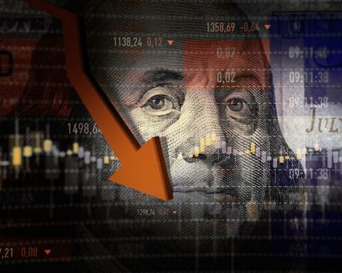 Dollar closes the week above $4,600