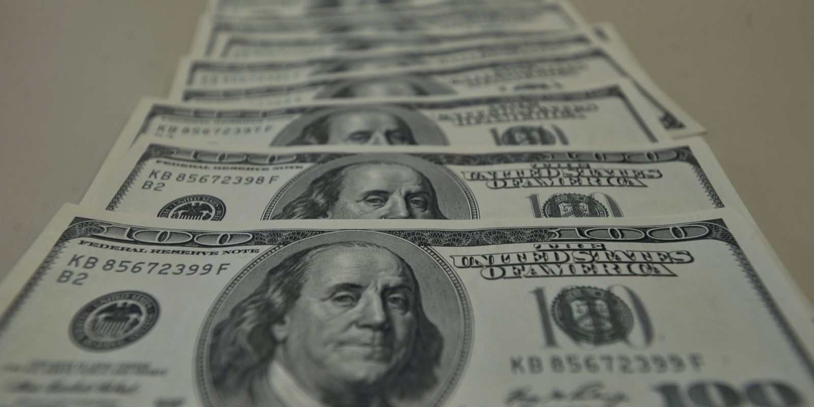 Dollar drops to R$5.16 one day after second round of elections