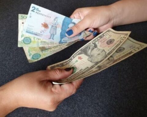 Dollar is approaching the 'floor' of $4,800, what has changed?