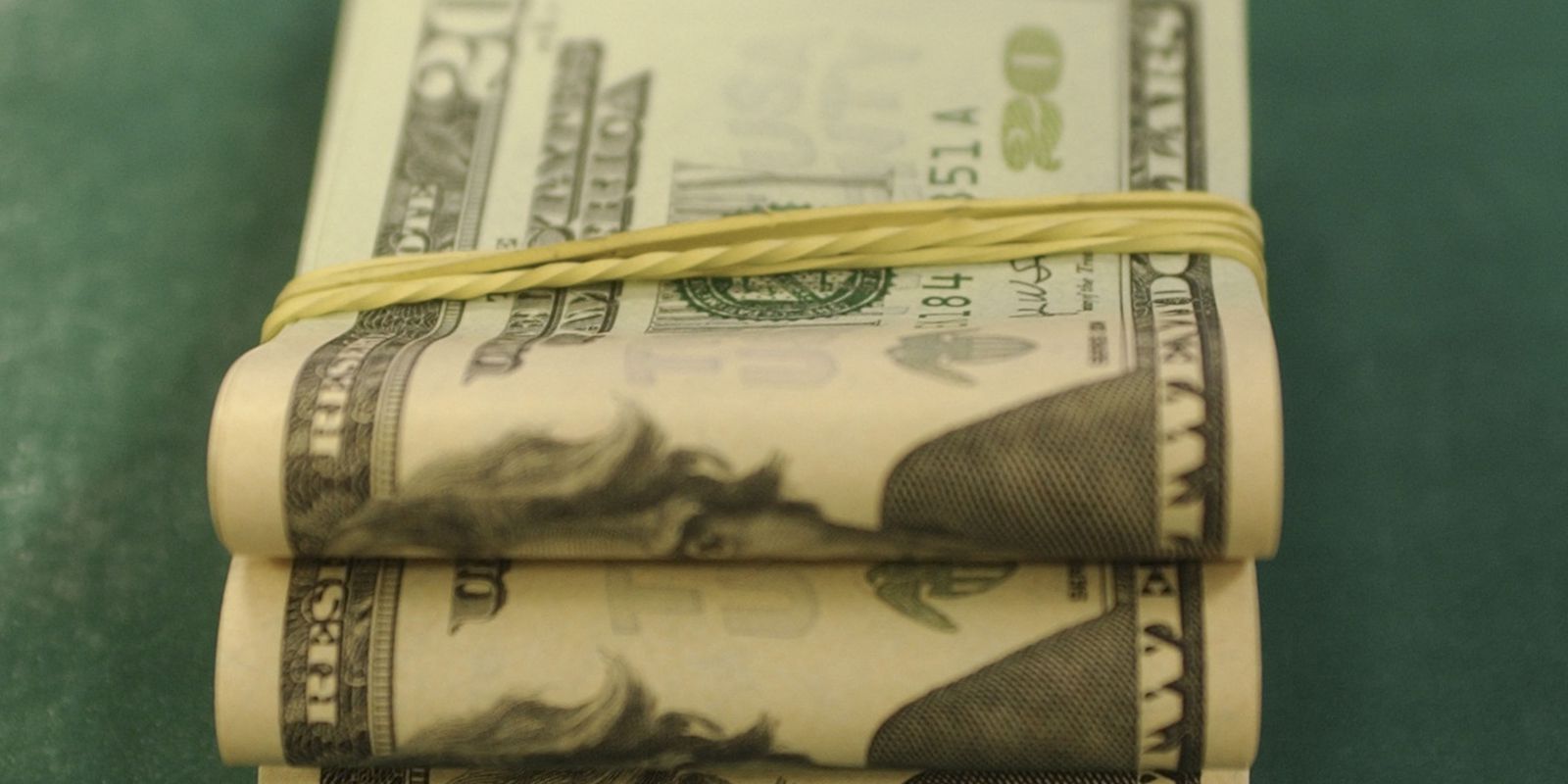 Dollar rises to BRL 5.21 awaiting US economic data