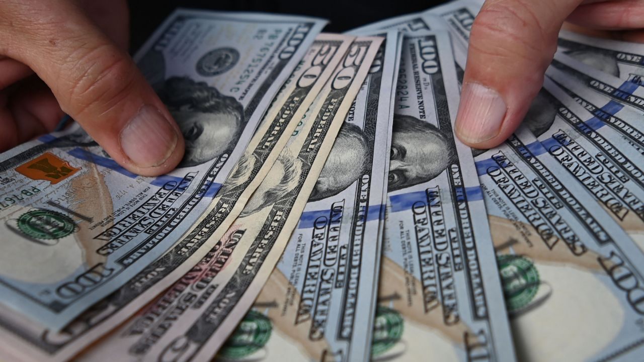 Dollar today: how much foreign currencies are trading this Monday, October 3