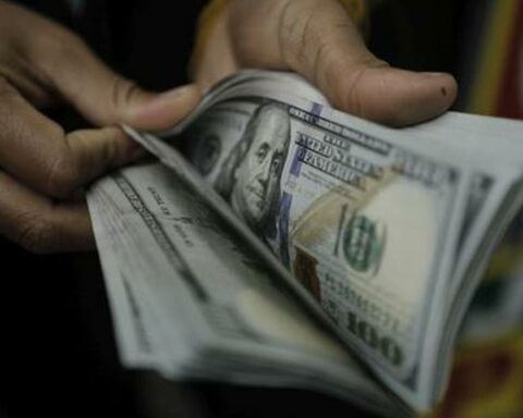 Dollar would continue to rise due to FED decision