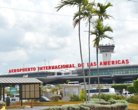 Dominicans return en masse to the country