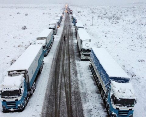 Due to bad weather, they close the international pass Cristo Redentor
