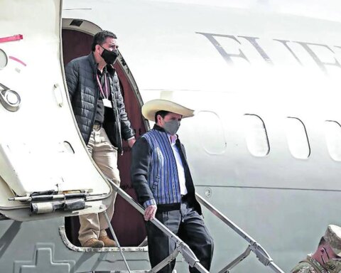 Edward Málaga constitutionally denounces Pedro Castillo for improper use of the presidential plane