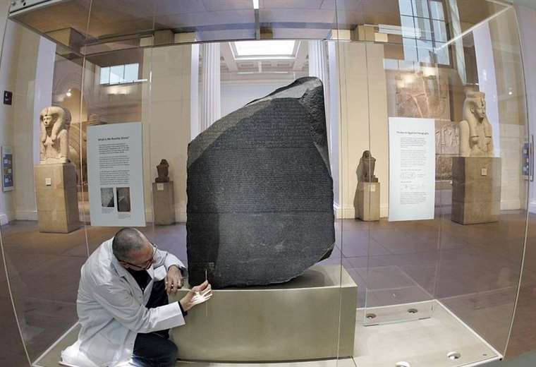 Egypt demands London to return the Rosetta Stone 200 years after its decipherment