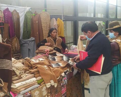 El Alto aims to generate Bs 100 million in sales and a business conference at the 'HuaynaFex'