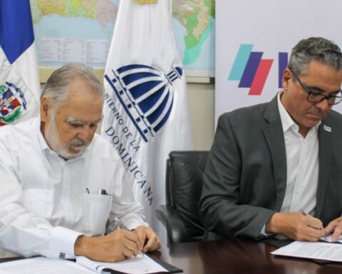 Environment and Haina International Terminals sign agreement to protect and conserve sea turtles