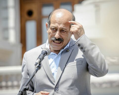 Ethics Commission evaluates this Monday if he denounces Héctor Valer for hiring his partner