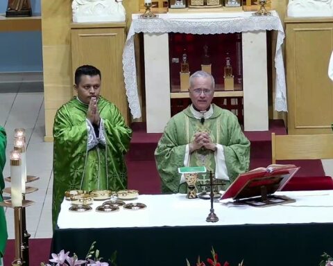 "Even in oppression and exile it is possible to sing to God," says Monsignor Báez, accompanied by three exiled priests