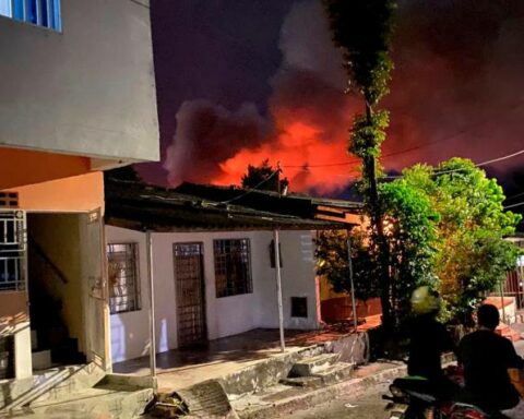 Explosion leaves at least 20 injured and several dead in Santander