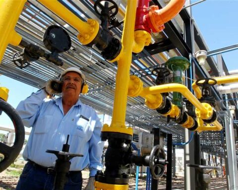 Exports exceed imports driven by the rise in the value of hydrocarbons and minerals