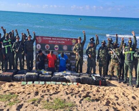 FANB decomisa en Falcón 460 kg de drogas en operación Cacique Manaure