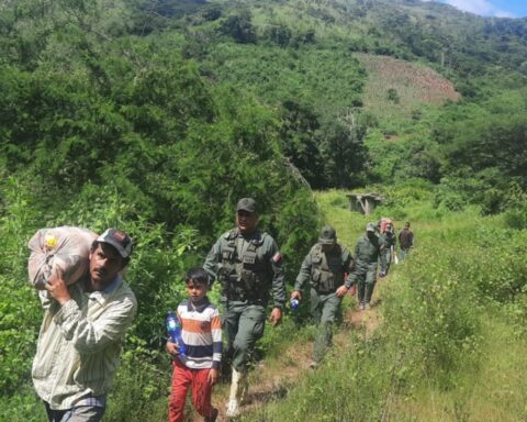 FANB takes supplies to the most remote place of Las Tejerías