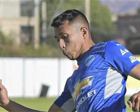 Fernández is recovering from an operation and aims to be summoned to the Green to play against Peru