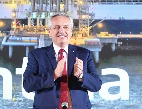 Fernández will visit the Flower Festival and share with students "Argentina, 1985"