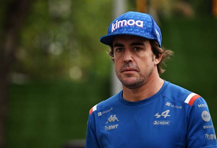 Fernando Alonso becomes the driver with the most GP races in F1 history