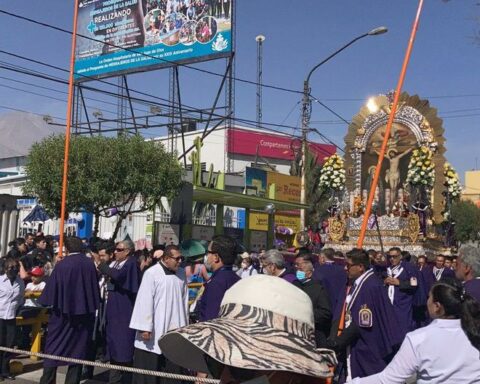 Fifth tour of the image of the Lord of Miracles in Arequipa (LIVE)