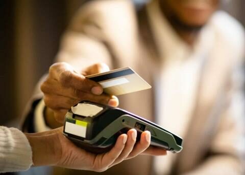 Financial technology: card benefits